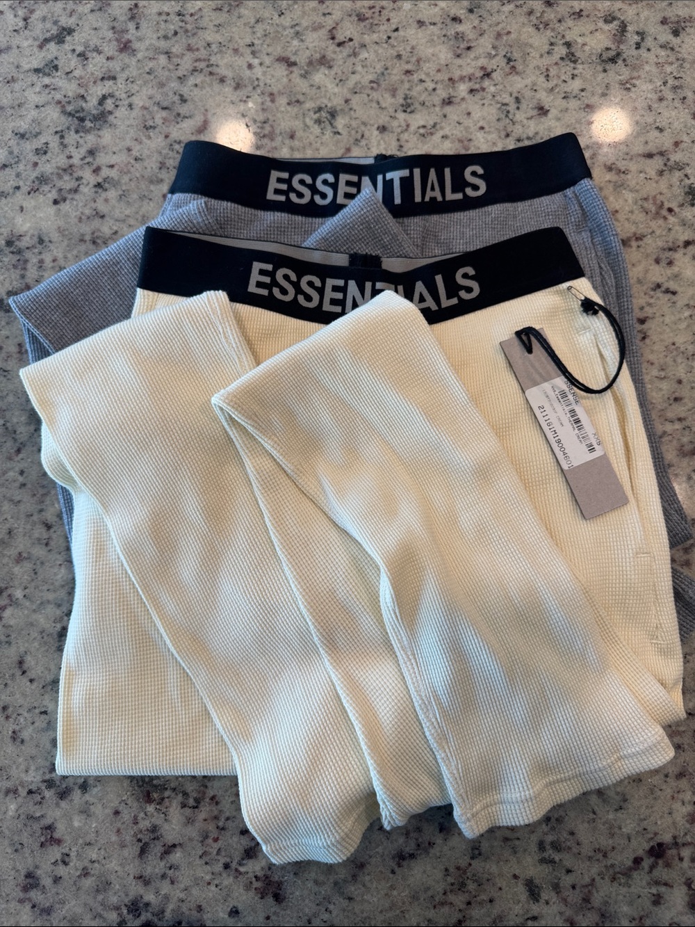 Essentials Men’s 2-Pack thermals in Cream and Gray size XXS